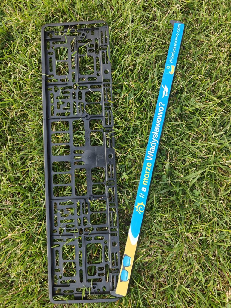 Ramka na tablicę rejestracyjną do samochodu „A morze Władysławowo?” – designerski detal.