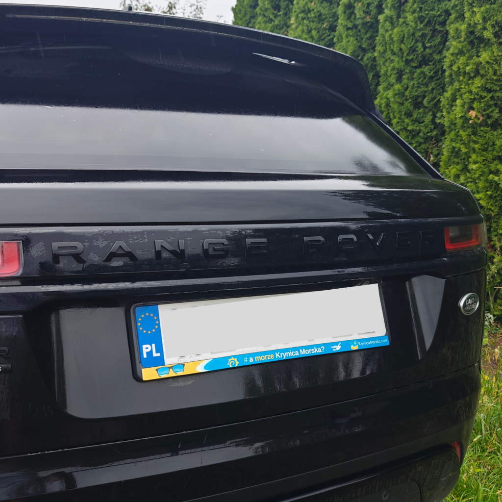 Ramka na tablicę rejestracyjną „A morze Krynica Morska?” – ozdobna ramka samochodowa.